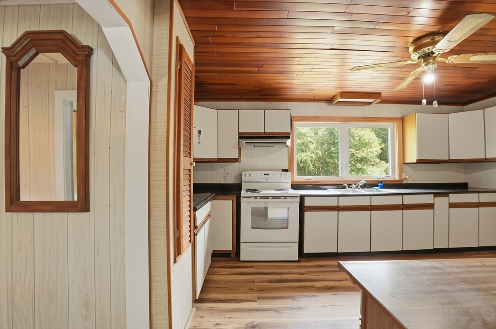 61 Flagg Swamp Road Freetown, MA 02717 - Photo 12 of 38