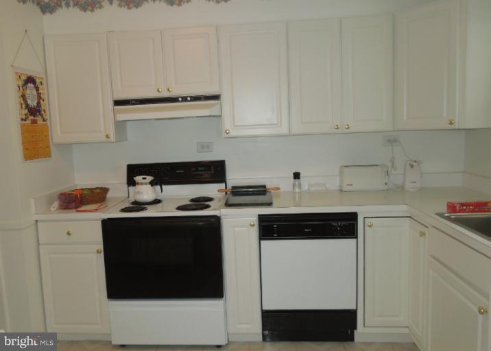 119 Charmuth Road Lutherville-Timonium, MD 21093 - Photo 10 of 14 Kitchen
