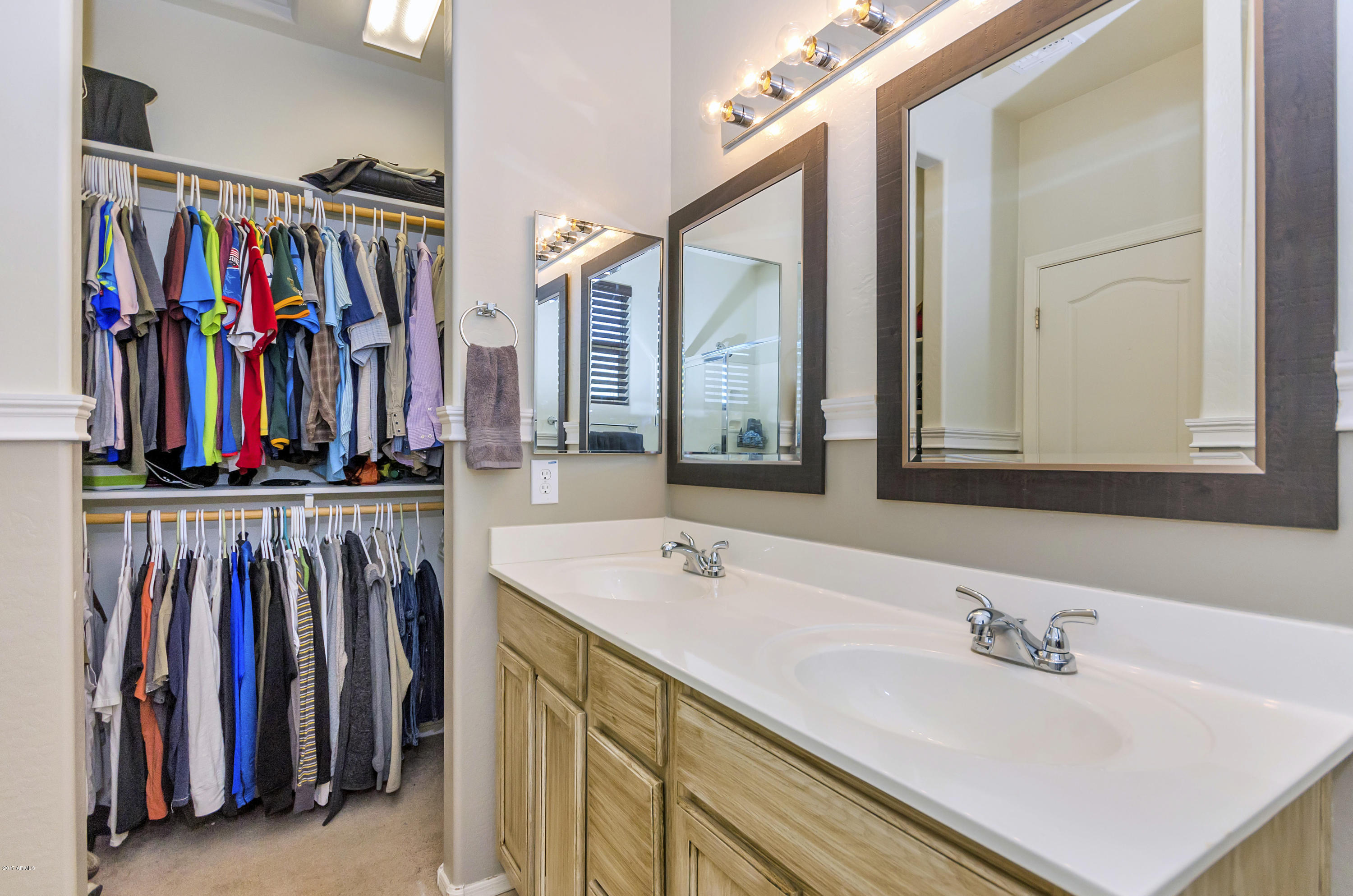 3316 West Florimond Road Phoenix, AZ 85086 - Photo 19 of 39 Mater Bathroom with Walk-in Closet