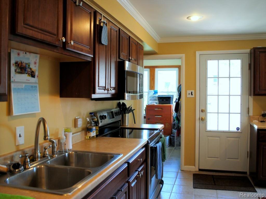 1350 Nottingham Road Grosse Pointe, MI 48230 - Photo 9 of 20 Kitchen 3.jpg