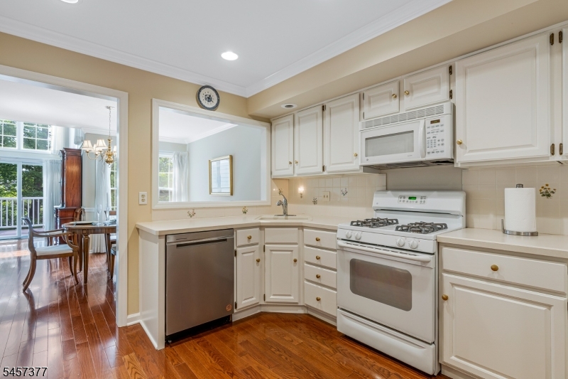 29 Edgewood Road Bedminster, NJ 07921 - Photo 5 of 37 Gallery Image 5