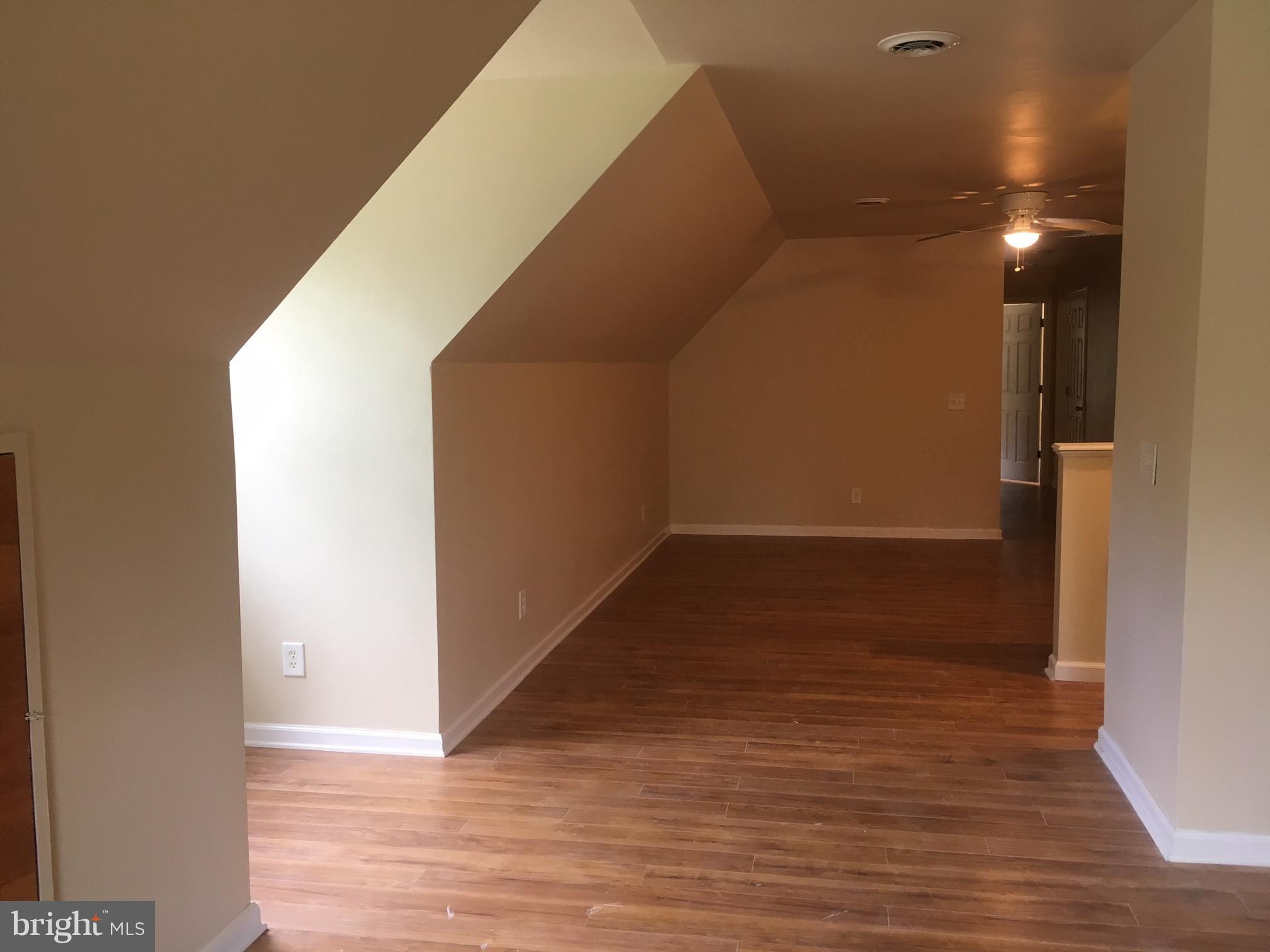 7526 Leedstown Road Colonial Beach, VA 22443 - Photo 20 of 30 Hallway (Upstairs)