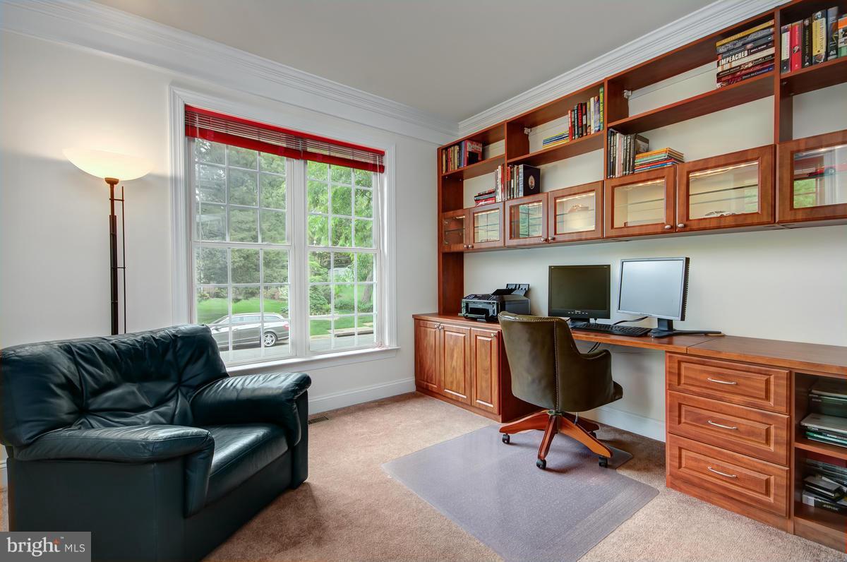 2858 Hideaway Road Fairfax, VA 22031 - Photo 4 of 30 Interior (General)