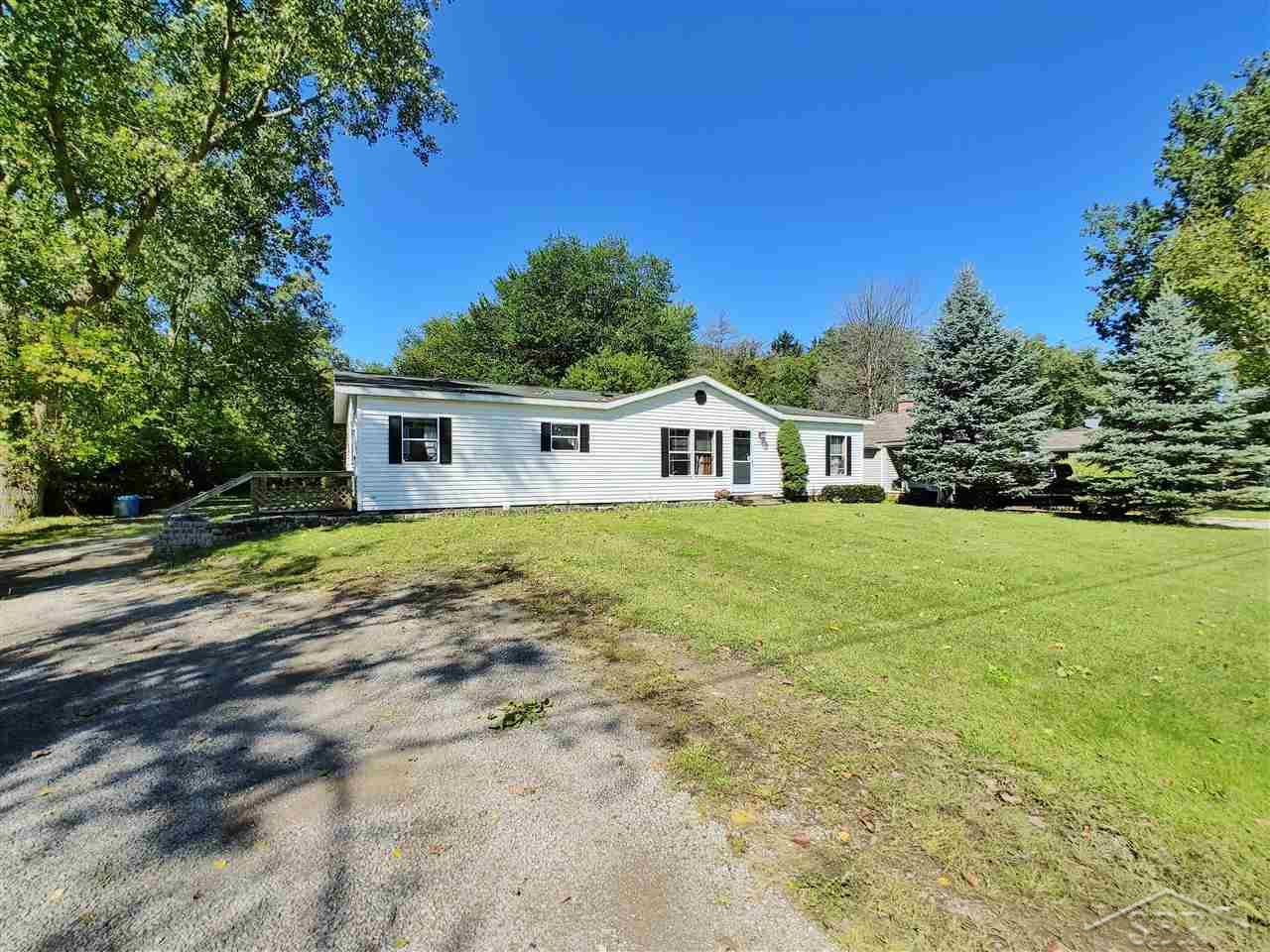 1712 South River Road Saginaw, MI 48609 - Photo 2 of 31 50054442-1.JPG