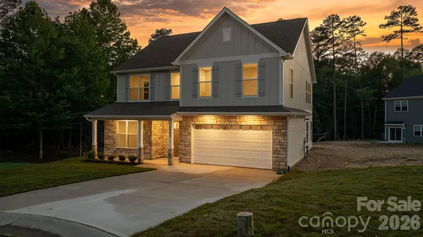$525,000 | 3869 12th Street Court Northeast, Hickory, NC 28601