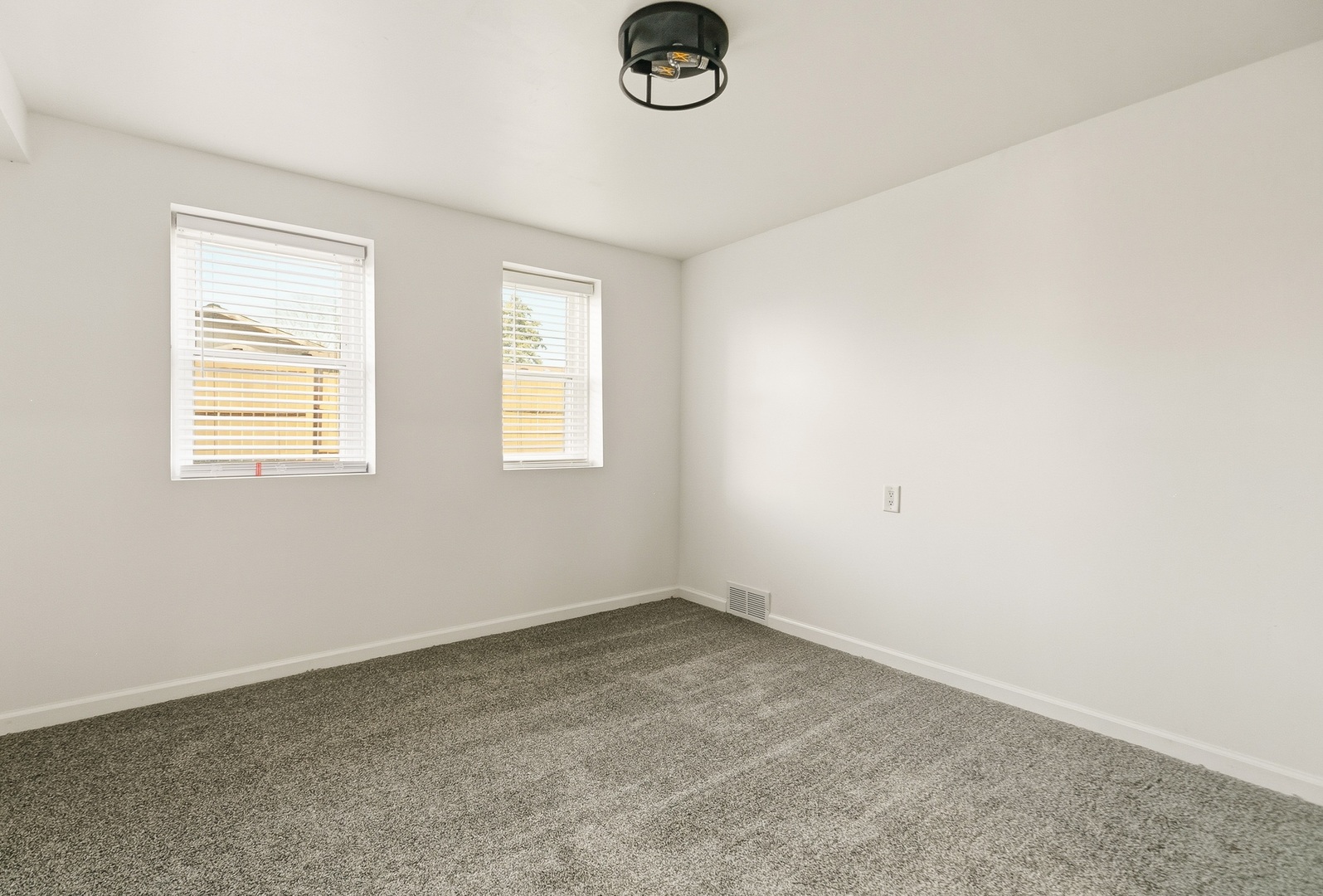 11622 27th Street West Milan, IL 61264 - Photo 19 of 49 an empty room with windows