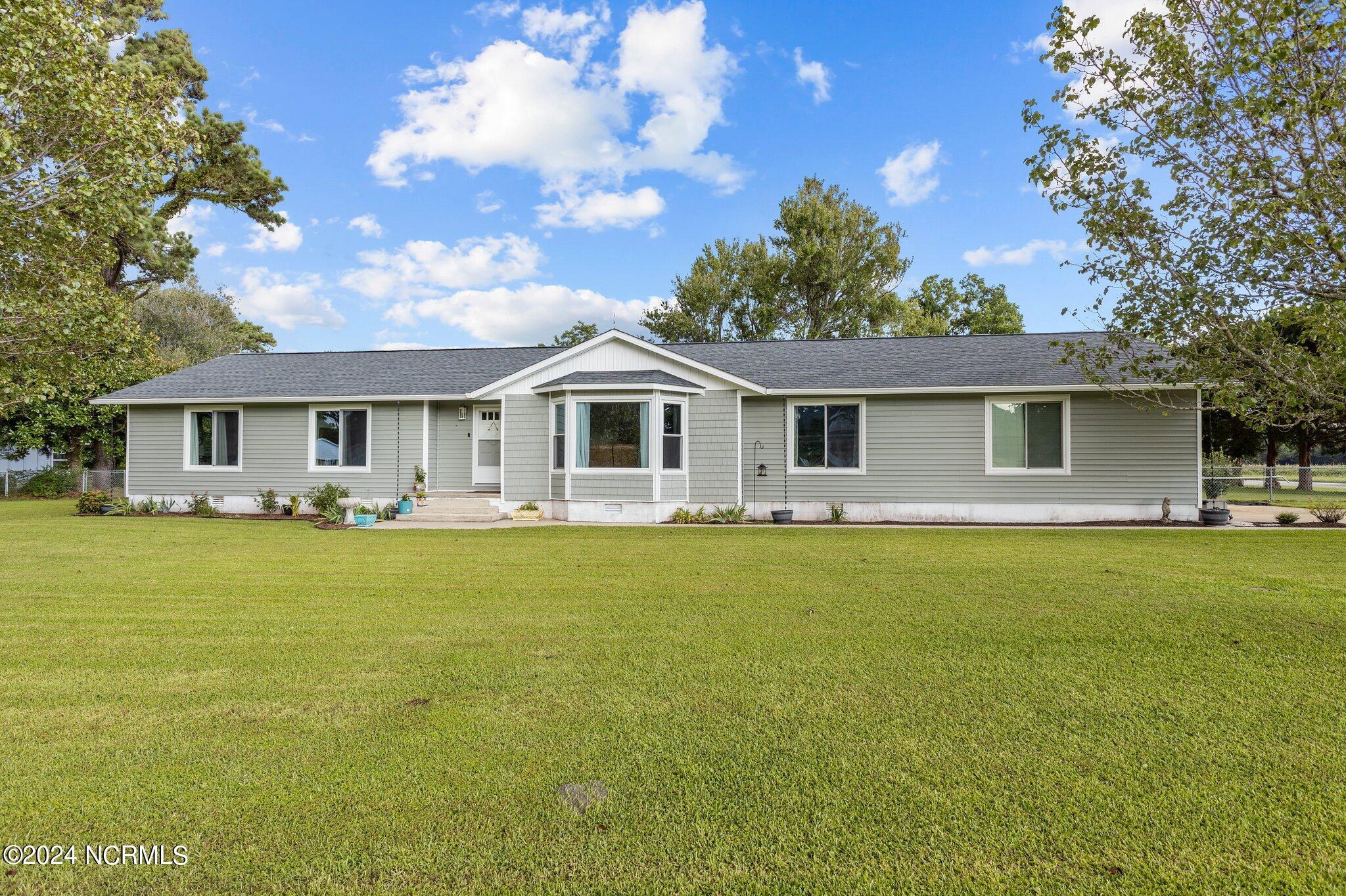 2202 North Road Morehead City, NC 28557 - Photo 1 of 47 Front