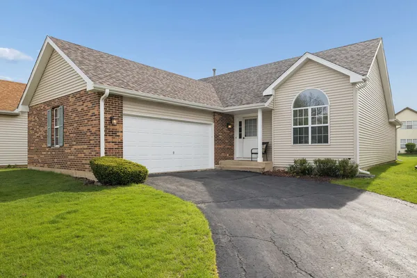 $379,900 | 21069 West Hazelnut Lane, Plainfield, IL 60544