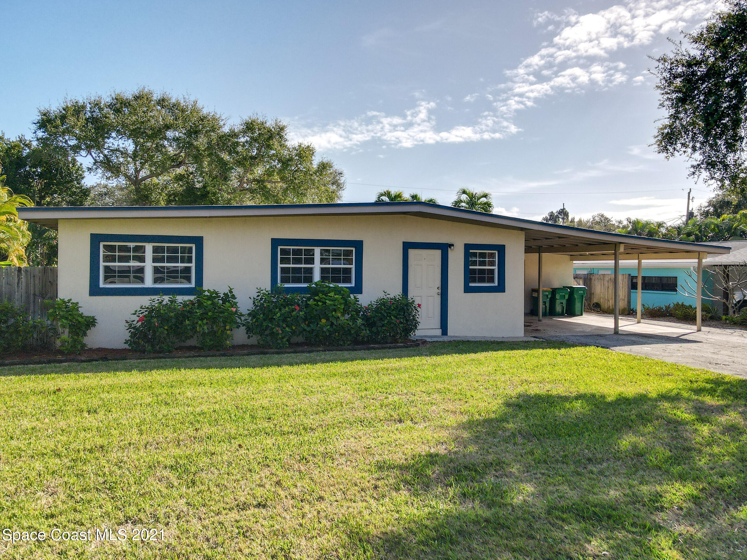 a view of a house with swimming pool and a yard