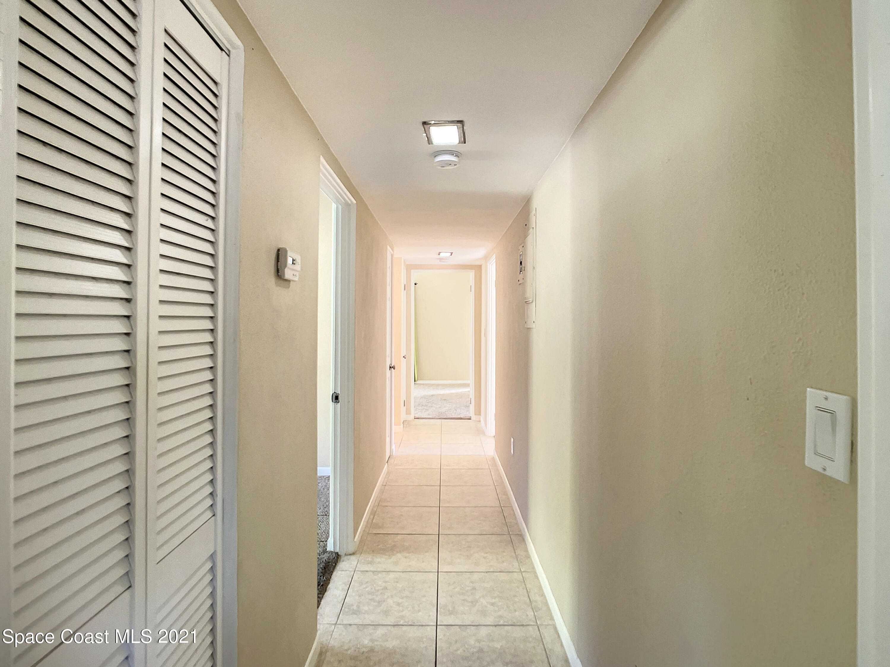946 Santa Cruz Road Cocoa Beach, FL 32931 - Photo 9 of 26 a view of a hallway