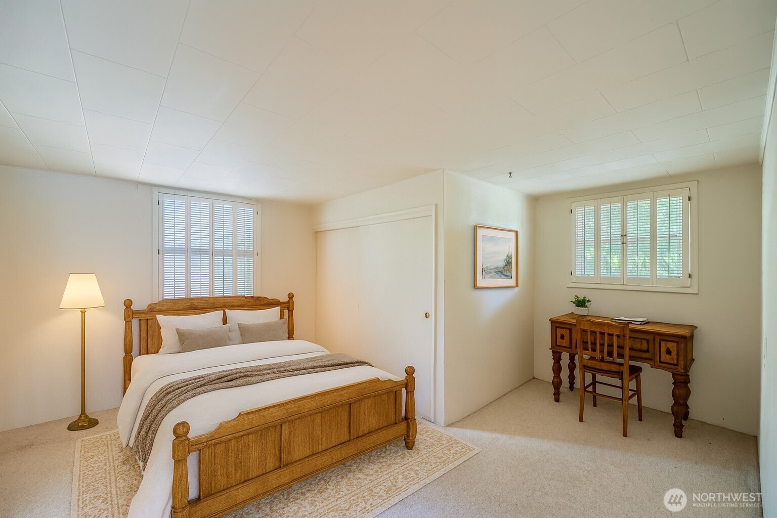 3706 84th Avenue Southeast Mercer Island, WA 98040 - Photo 24 of 38 a bedroom with a bed and a lamp with window