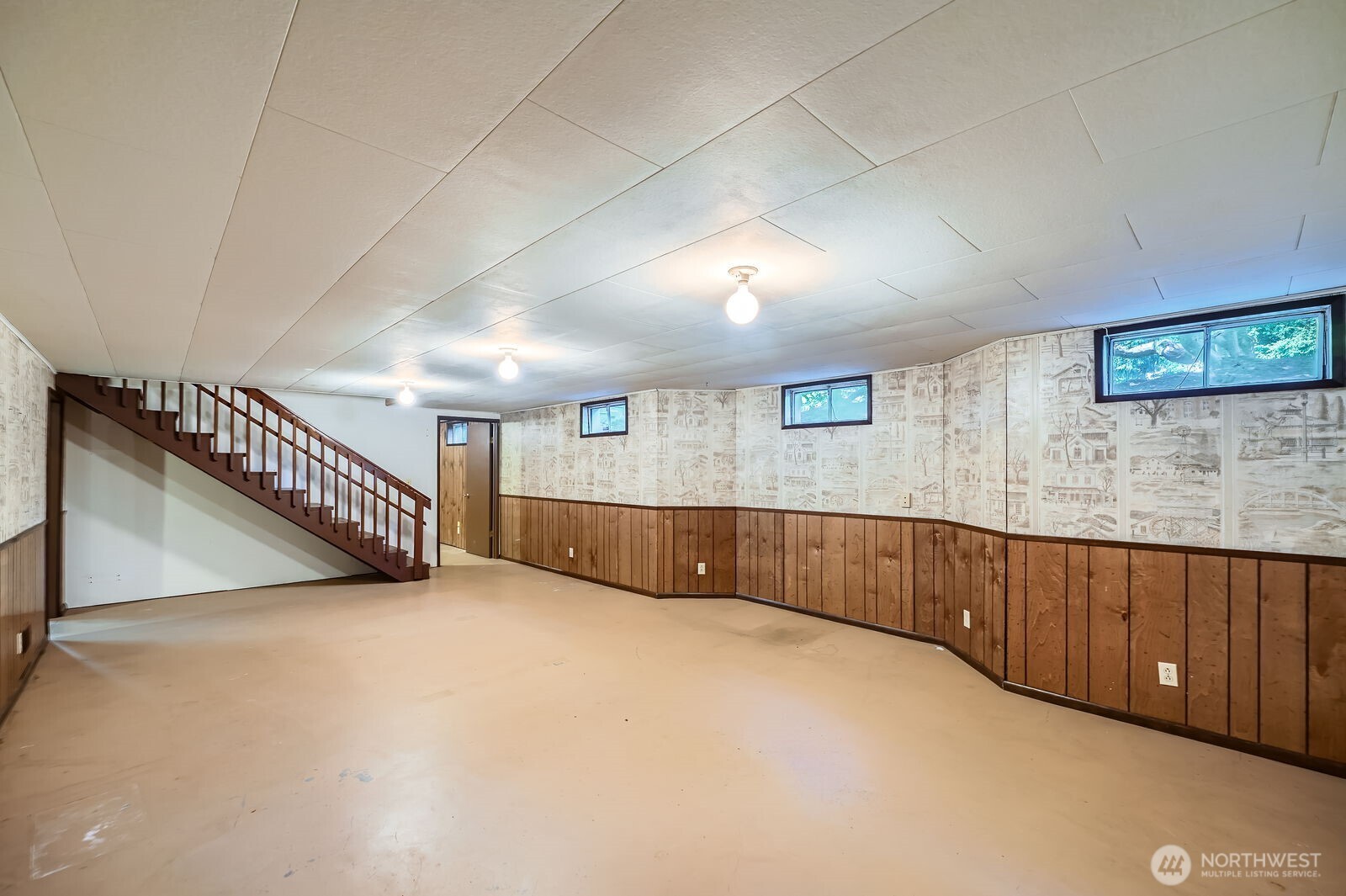 3706 84th Avenue Southeast Mercer Island, WA 98040 - Photo 28 of 38 a view of an empty room with wooden floor
