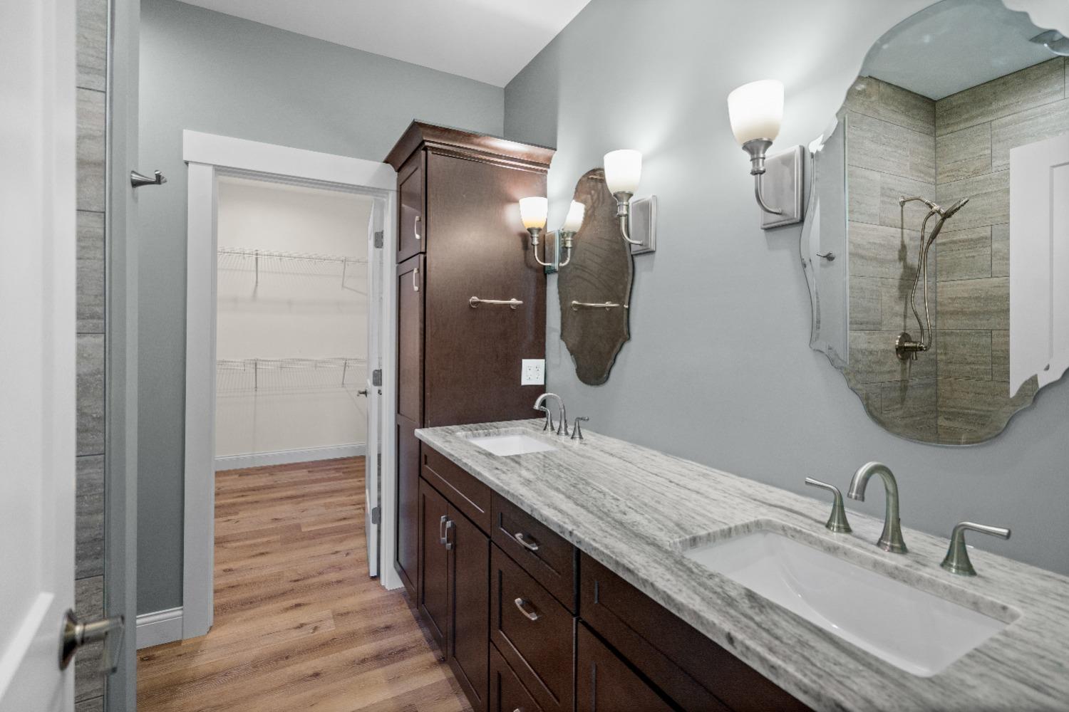 18840 Rileys Ridge Lawrenceburg, IN 47025 - Photo 11 of 28 Master bath with a large walk in closet.