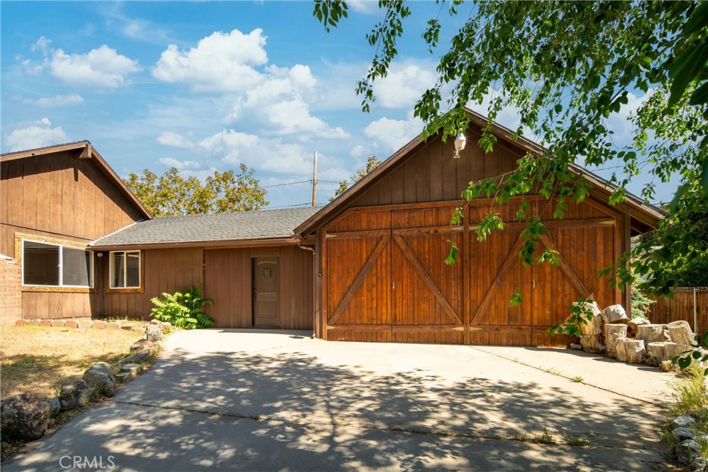 4225 Alcot Trail Frazier Park, CA 93225 - Photo 13 of 31 a backyard of a house with table and chairs