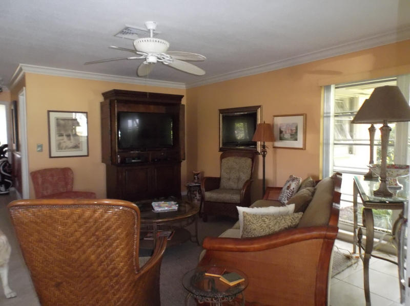 248 Rio Vista Circle Atlantis, FL 33462 - Photo 8 of 37 Living Room I