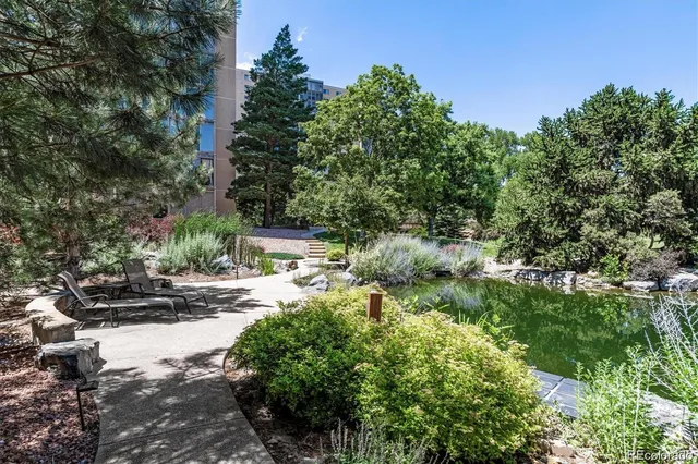 a view of yard with green space