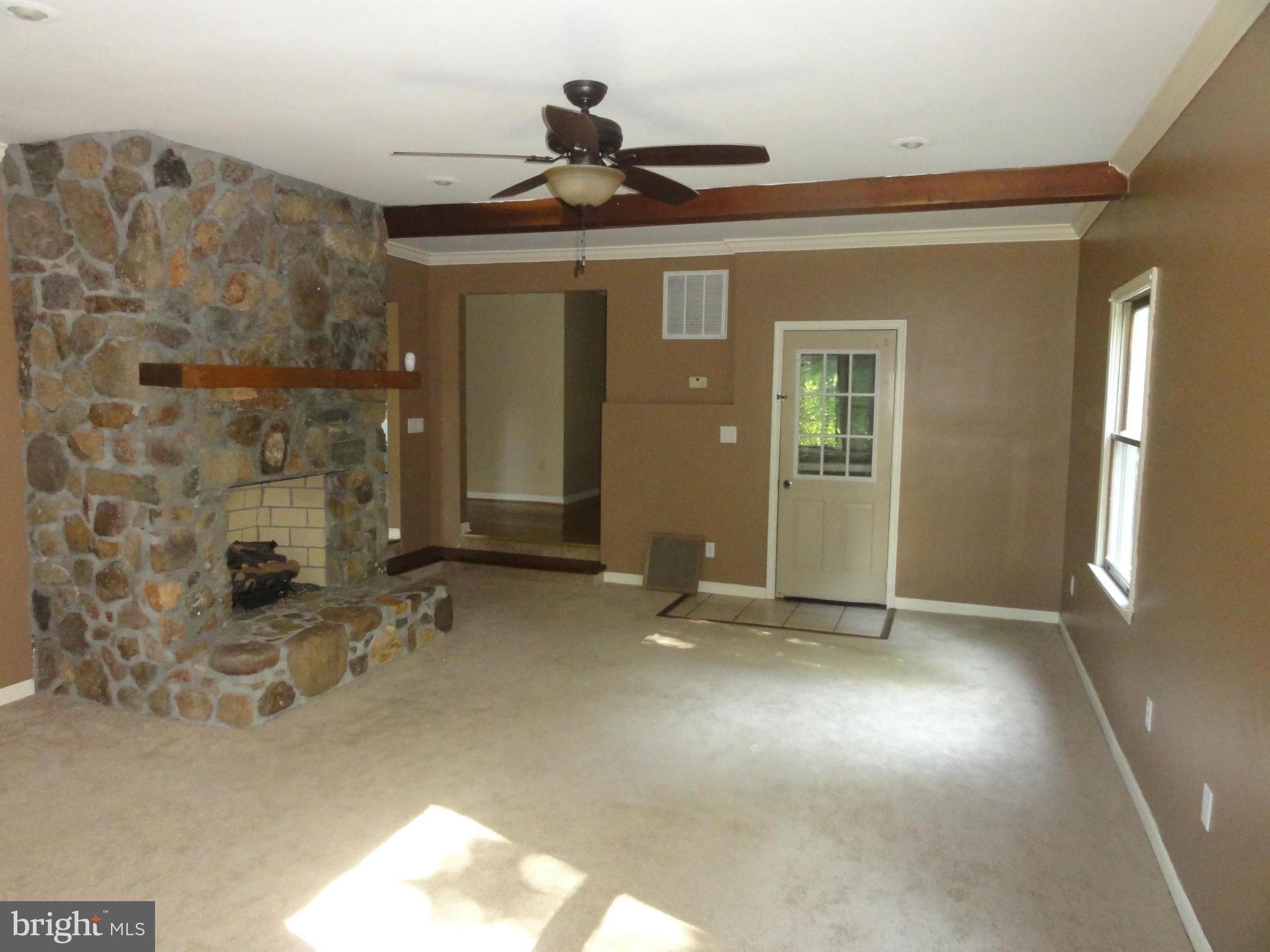 6546 Howellsville Road Front Royal, VA 22630 - Photo 11 of 26 Living Room