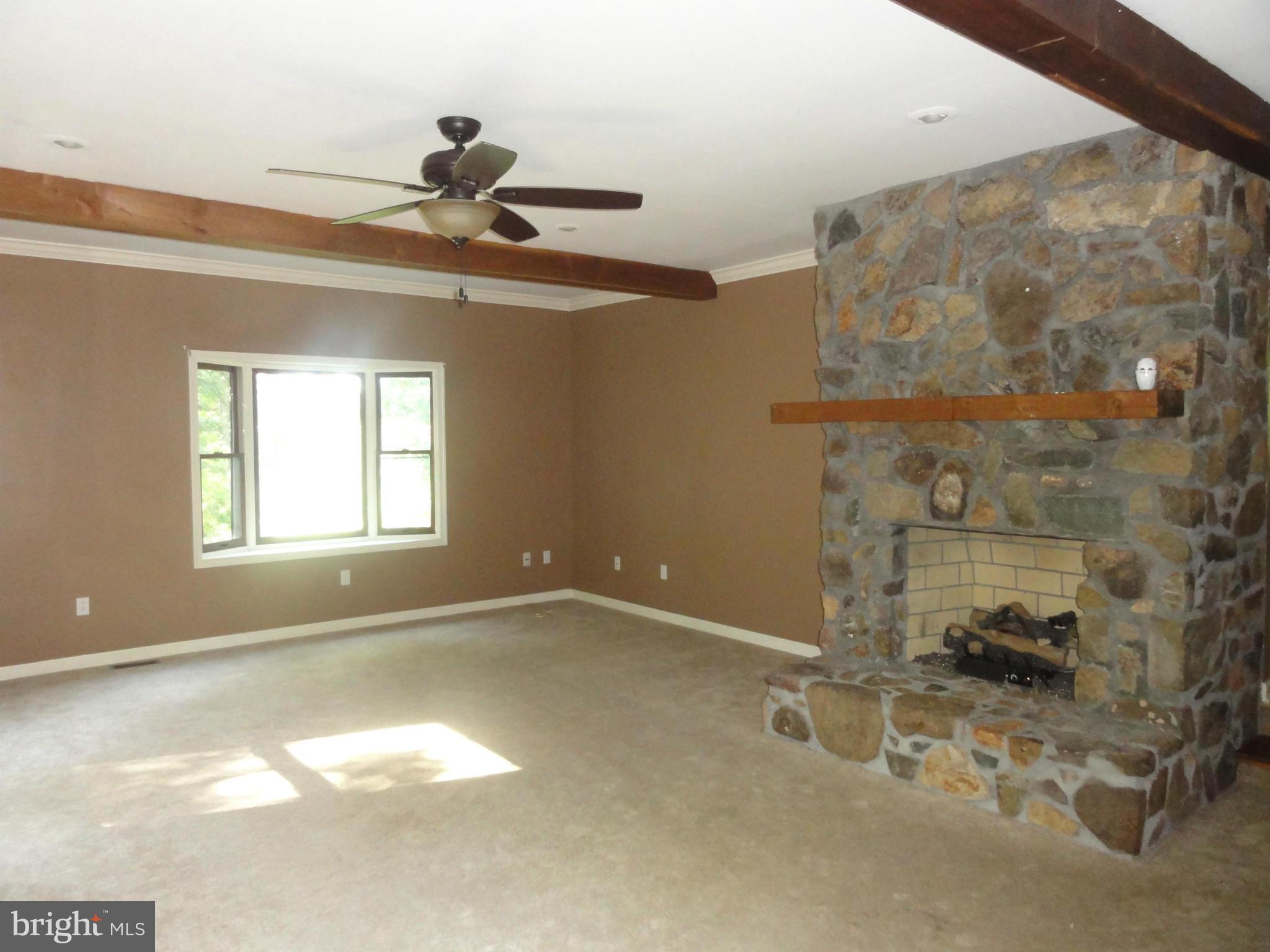 6546 Howellsville Road Front Royal, VA 22630 - Photo 12 of 26 Living Room
