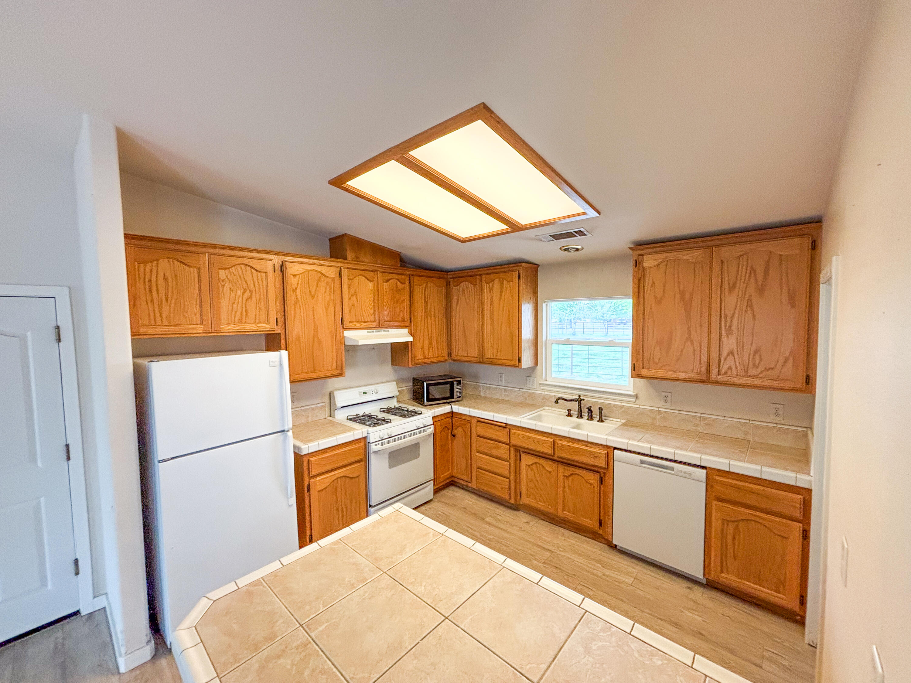 22405 Venzke Road Cottonwood, CA 96022 - Photo 10 of 43 VENZKE RD HOUSE-3713