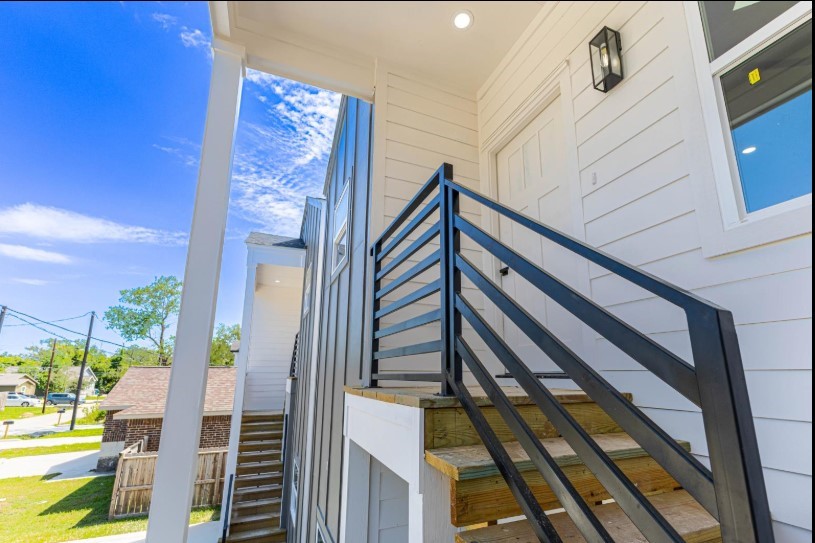 408 Armstrong Street, Unit B Houston, TX 77029 - Photo 14 of 14 a view of entryway