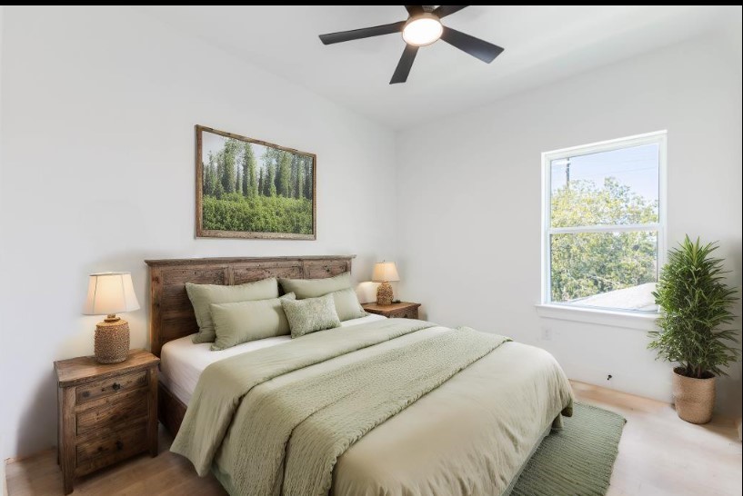 408 Armstrong Street, Unit B Houston, TX 77029 - Photo 9 of 14 a bedroom with a large bed and a window