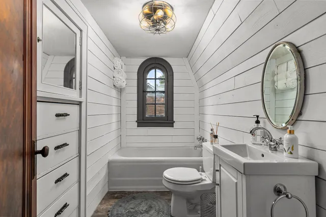 $799,900 | 2346 Hickory Lane, Oshkosh, WI 54901