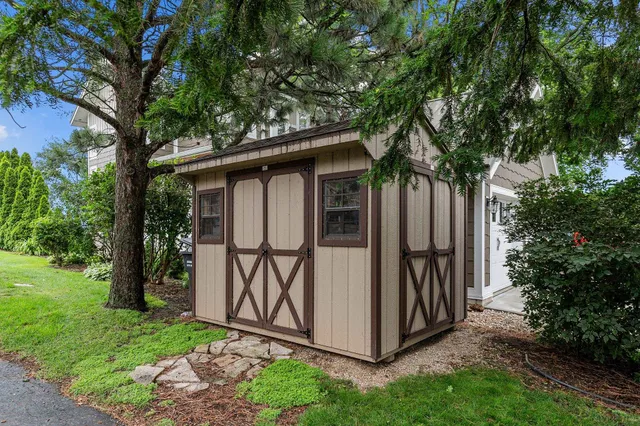 $799,900 | 2346 Hickory Lane, Oshkosh, WI 54901