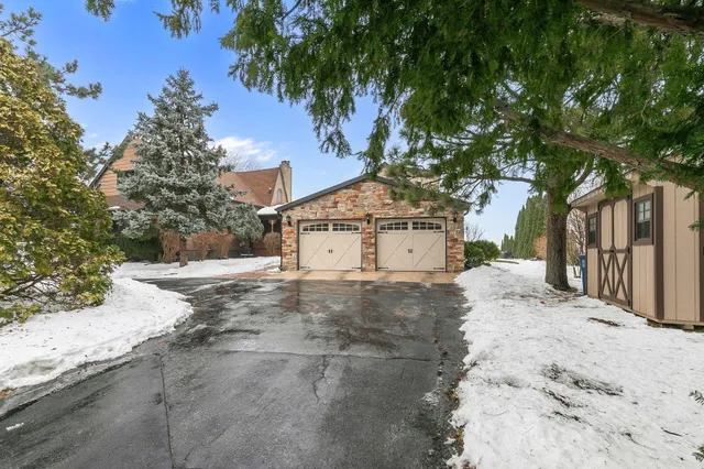 $799,900 | 2346 Hickory Lane, Oshkosh, WI 54901