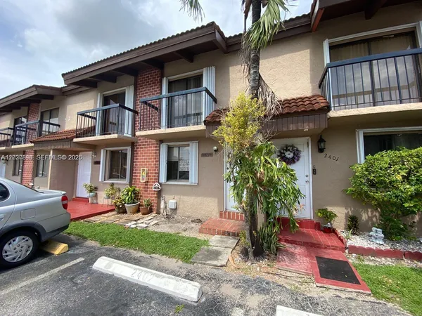 $2,100 | 1813 Southwest 107th Avenue, Unit 2402, Miami, FL 33165