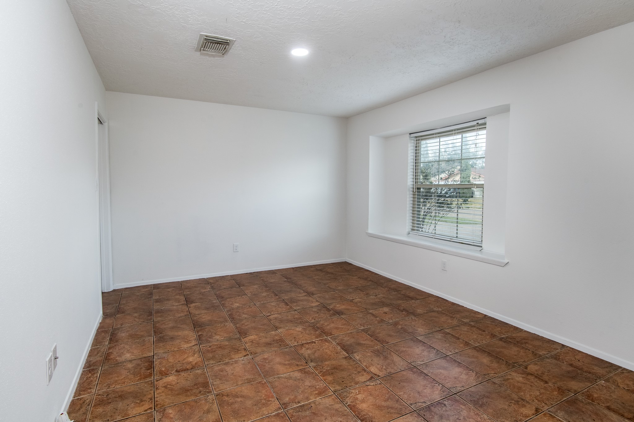 9707 Whitepost Lane Houston, TX 77086 - Photo 26 of 30 an empty room with windows