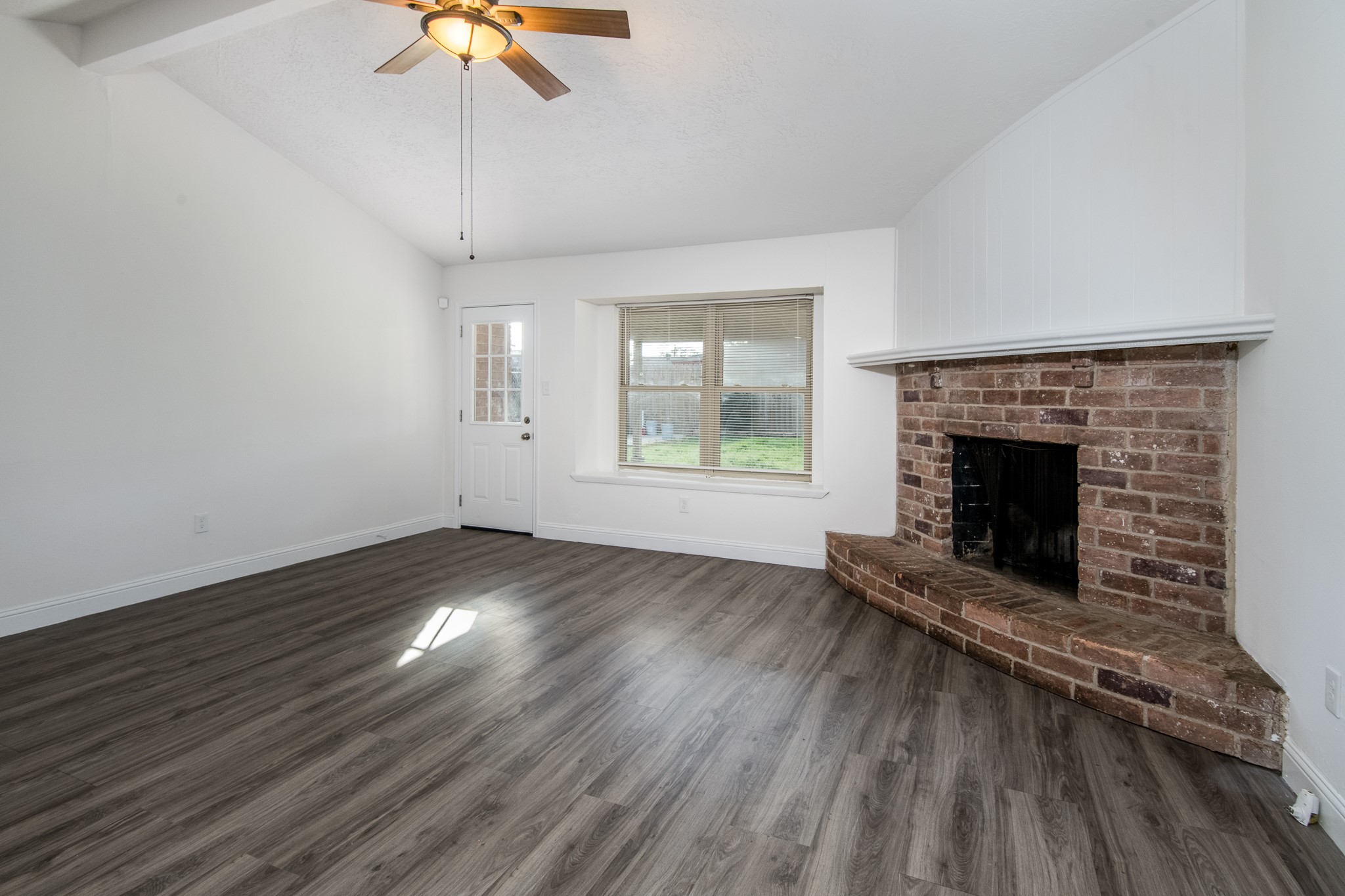 9707 Whitepost Lane Houston, TX 77086 - Photo 8 of 30 an empty room with windows and fireplace