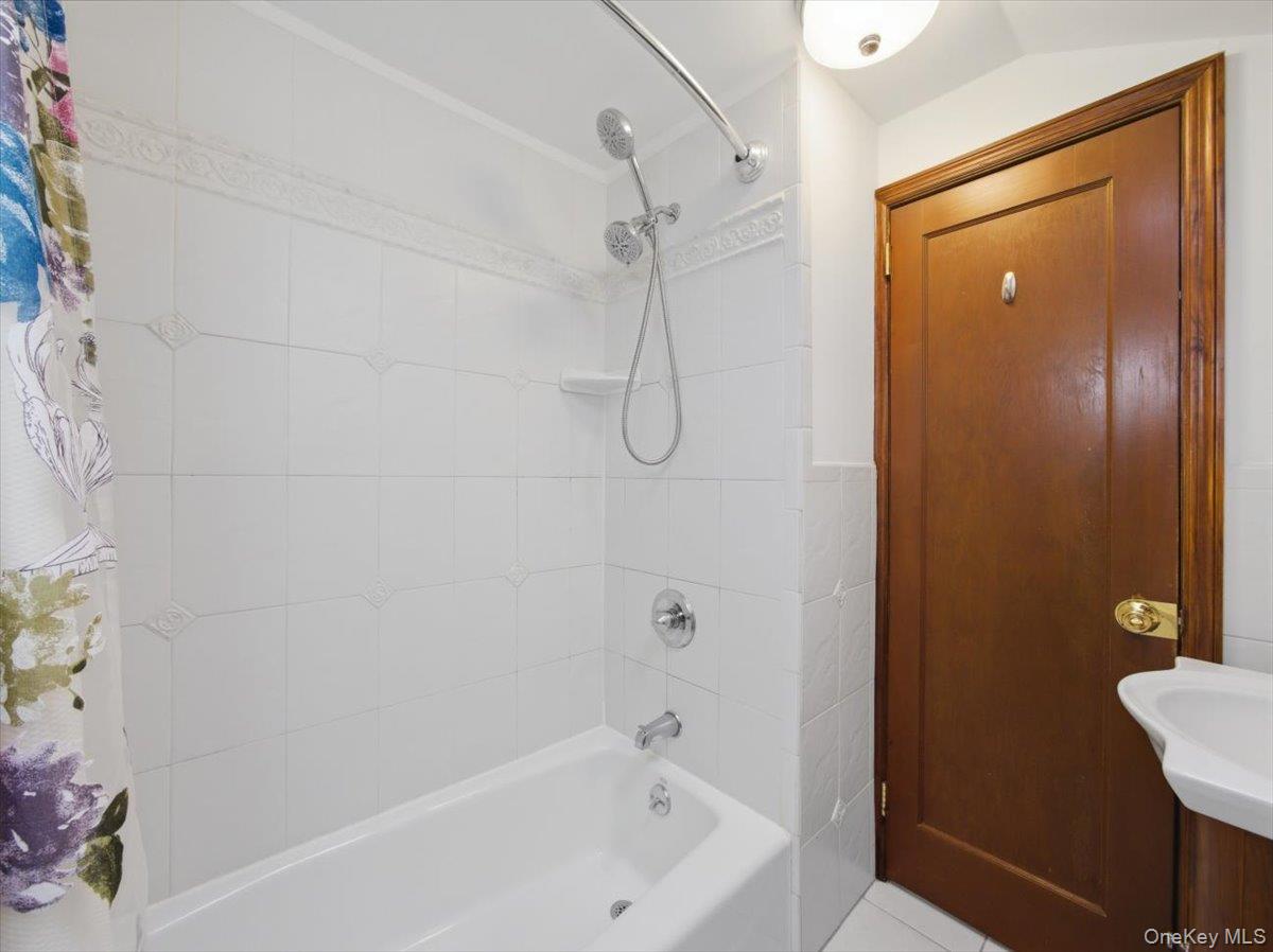 311 Gate Hill Coop Road Stony Point, NY 10980 - Photo 26 of 42 Bathroom featuring a tiled shower and bathtub combination with a curved shower rod