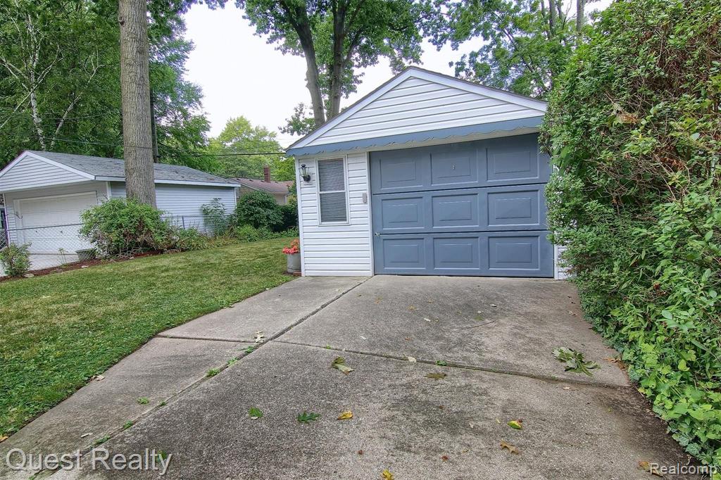2132 Hampton Road Grosse Pointe Woods, MI 48236 - Photo 29 of 29