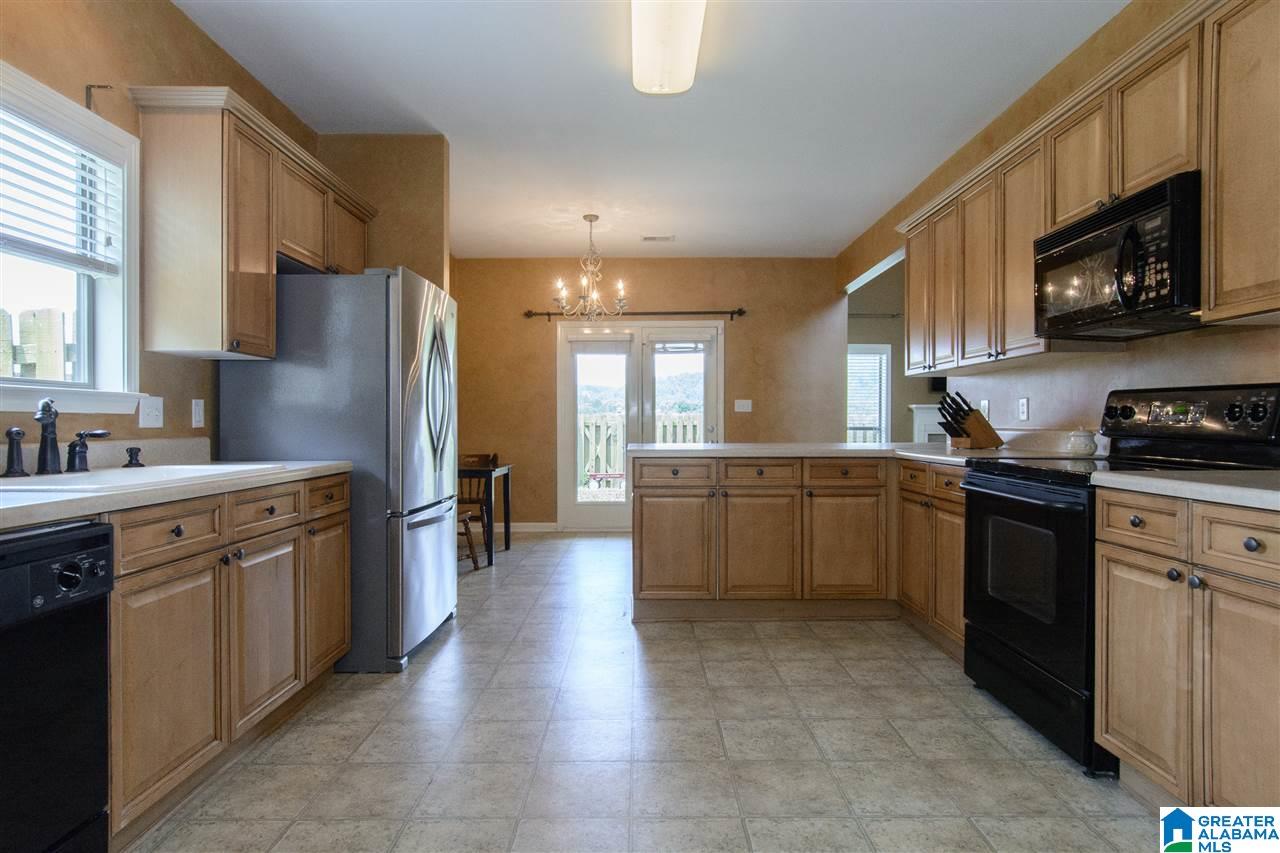 2009 Lake Circle Sterrett, AL 35147 - Photo 11 of 40