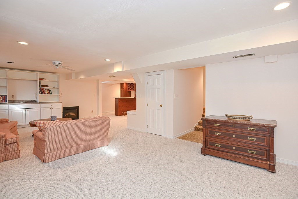 10 Hopewell Farm Road, Unit 10 Natick, MA 01760 - Photo 13 of 17 Gallery Image 13