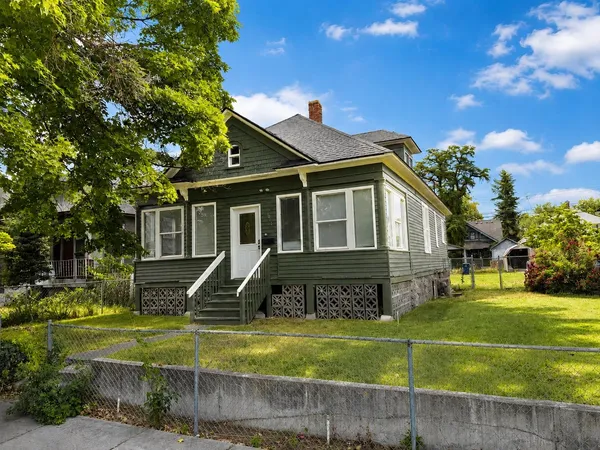 $279,900 | 1011 East Augusta Avenue, Spokane, WA 99207