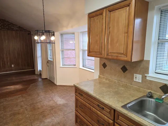 $2,195 | 2121 Redwood Street, Kemah, TX 77565