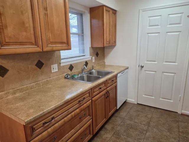 $2,195 | 2121 Redwood Street, Kemah, TX 77565