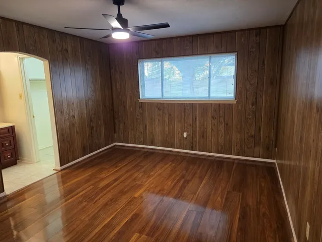 $2,195 | 2121 Redwood Street, Kemah, TX 77565