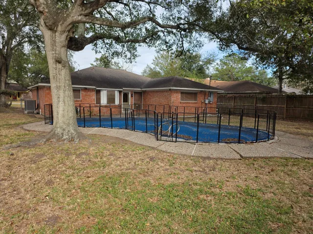 $2,195 | 2121 Redwood Street, Kemah, TX 77565