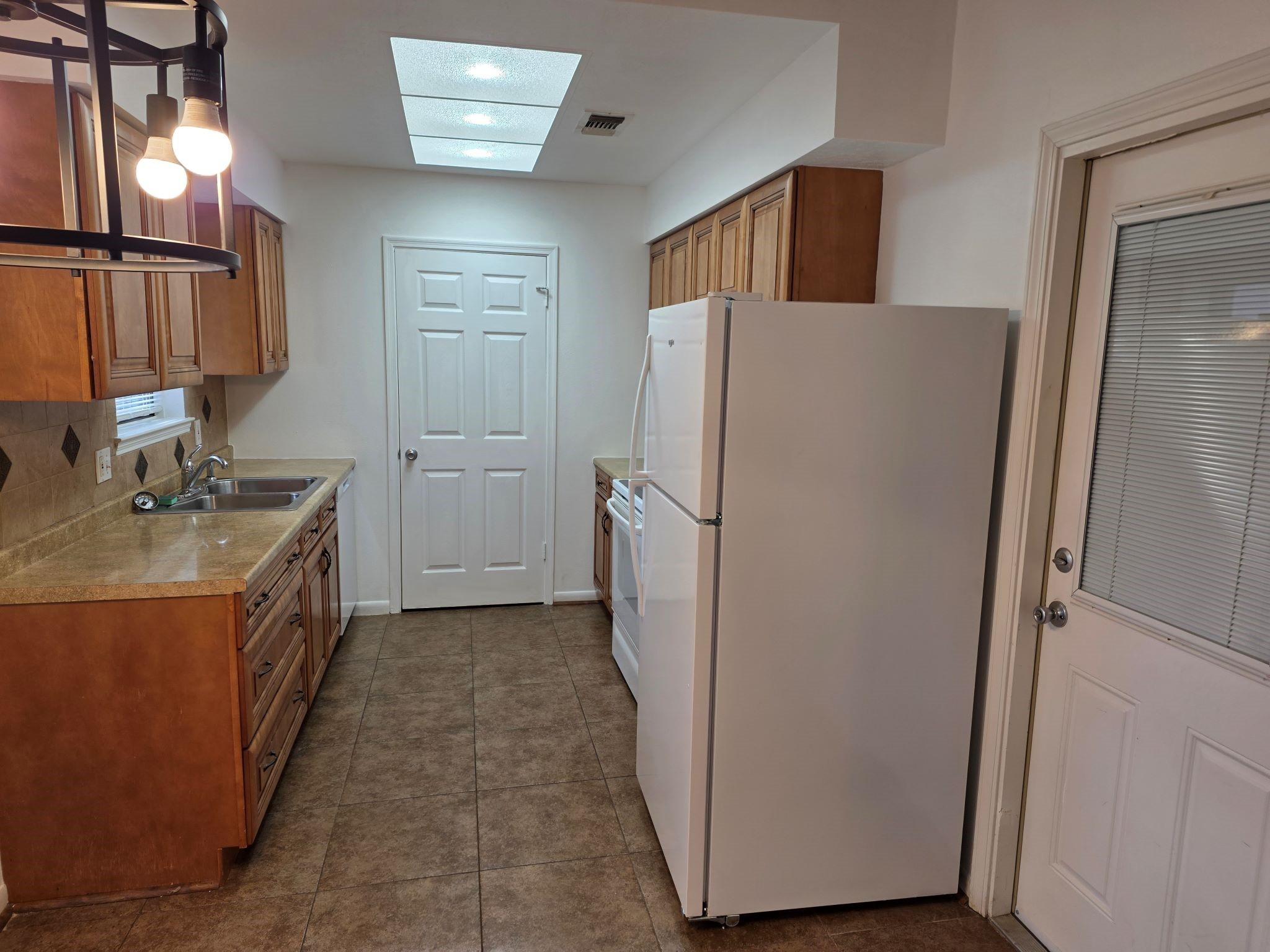 2121 Redwood Street Kemah, TX 77565 - Photo 10 of 49