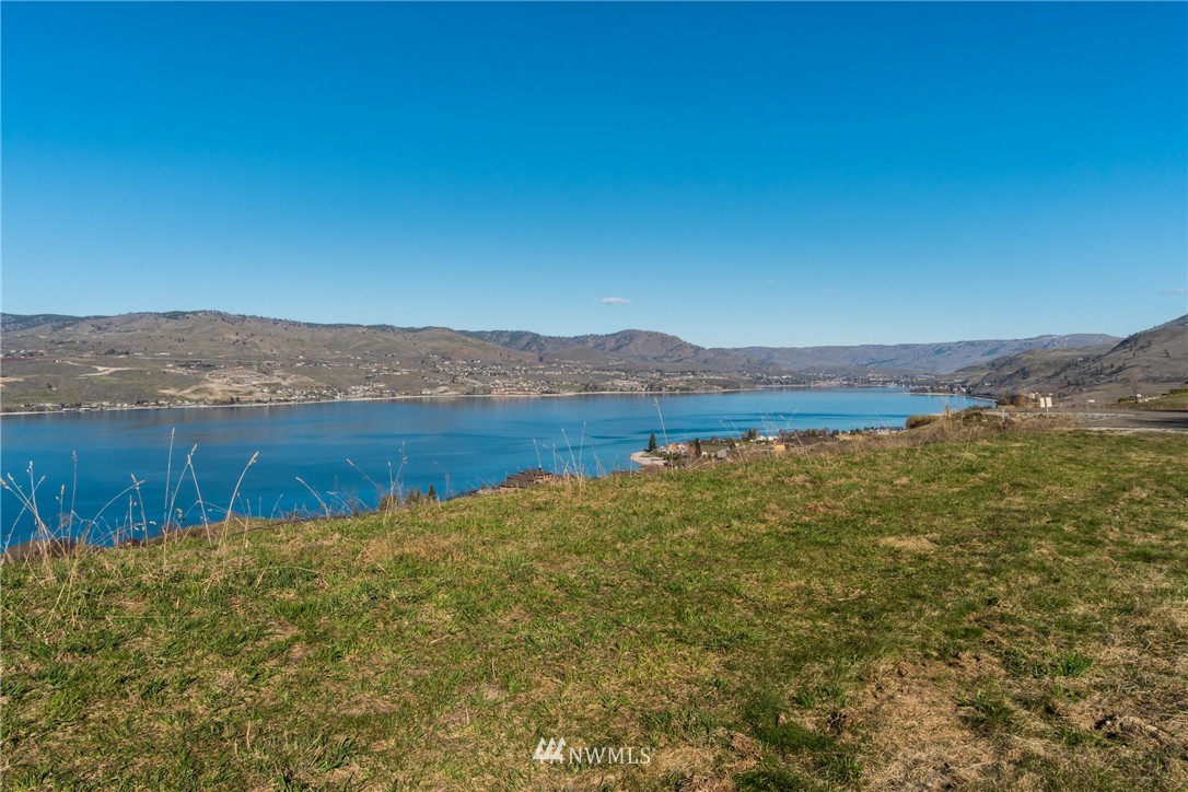 302 Clos Chevalle Road Chelan, WA 98816 - Photo 2 of 15 Gallery Image 2