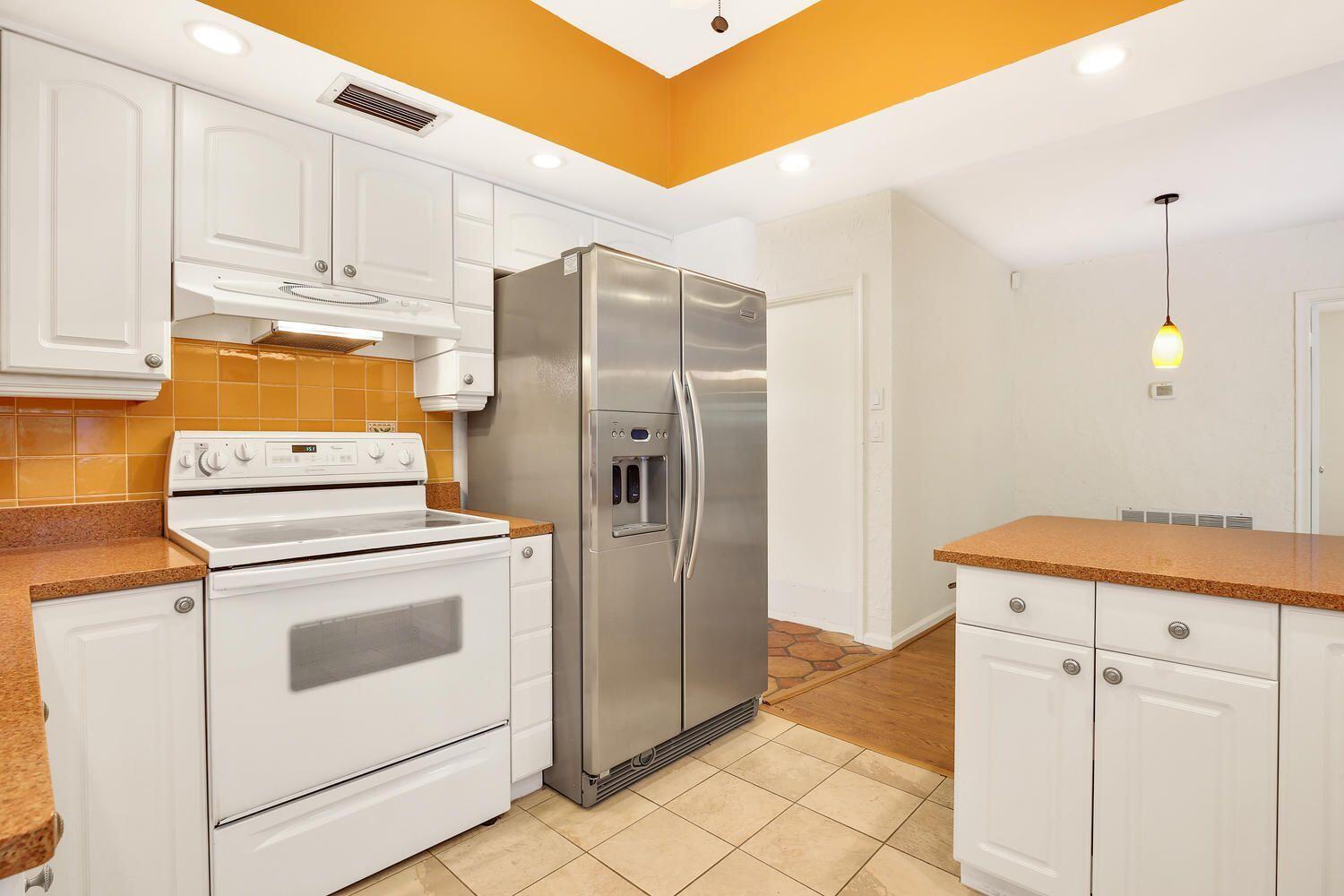 901 Northwest 5th Avenue Boca Raton, FL 33432 - Photo 3 of 4 Kitchen
