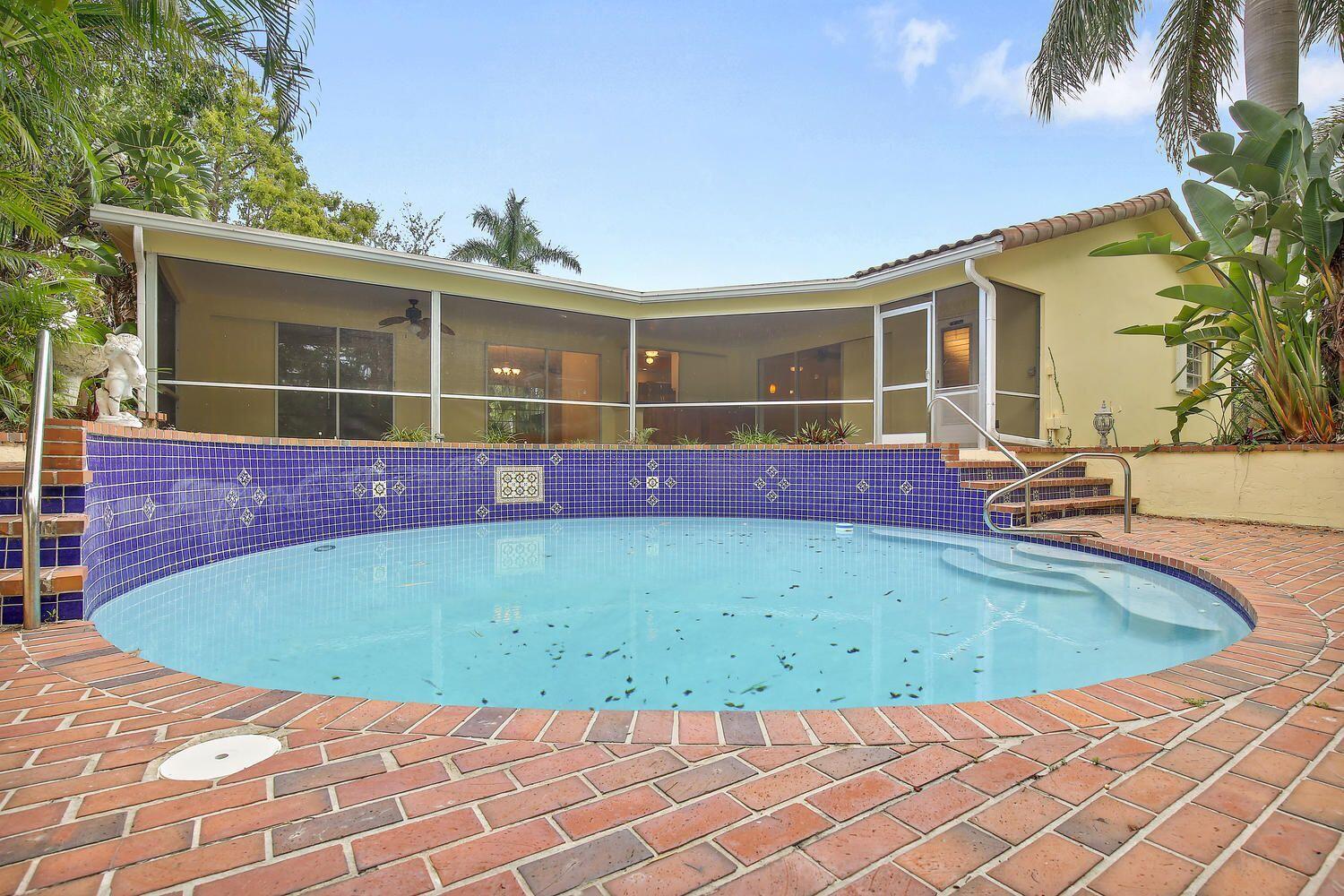 901 Northwest 5th Avenue Boca Raton, FL 33432 - Photo 4 of 4 Pool - 23 x 23 Round & Screened Patio