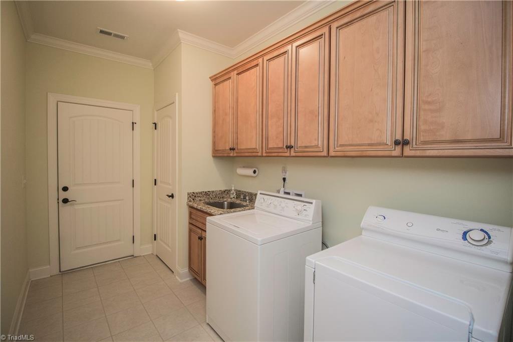 2255 Renaissance Lane High Point, NC 27262 - Photo 26 of 29 Laundry