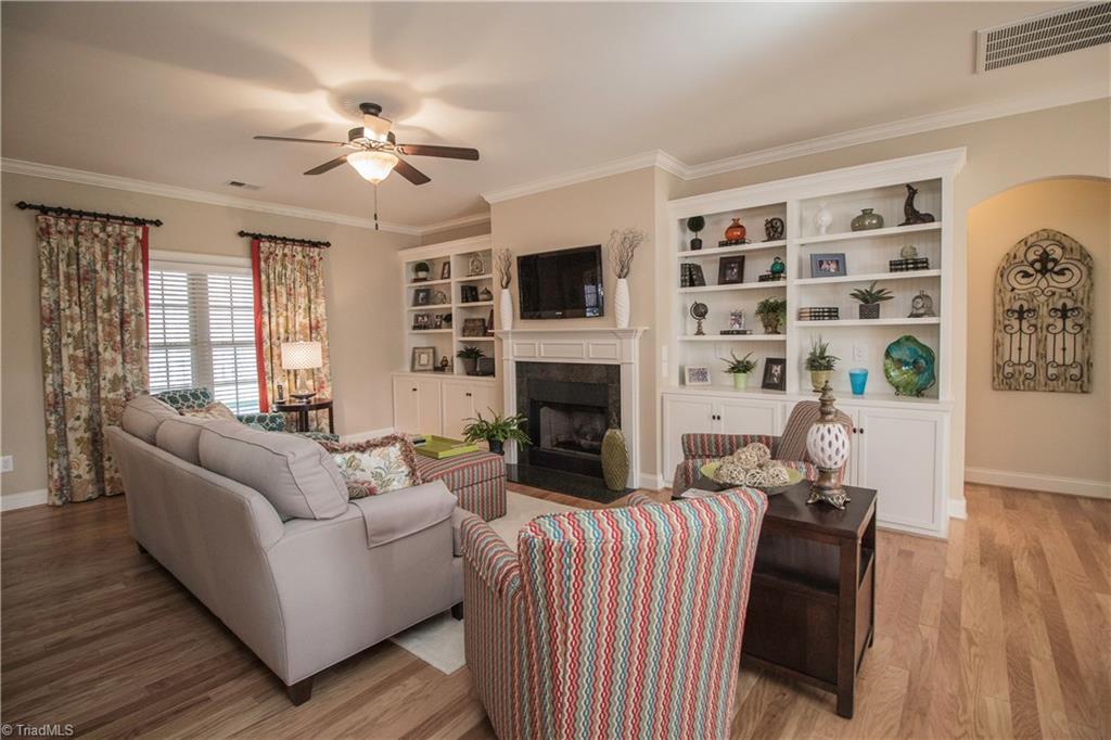 2255 Renaissance Lane High Point, NC 27262 - Photo 5 of 29 Living Room