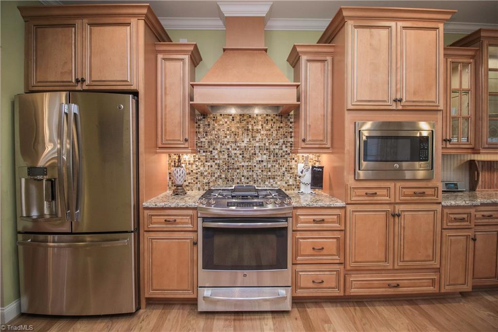 2255 Renaissance Lane High Point, NC 27262 - Photo 9 of 29 Kitchen