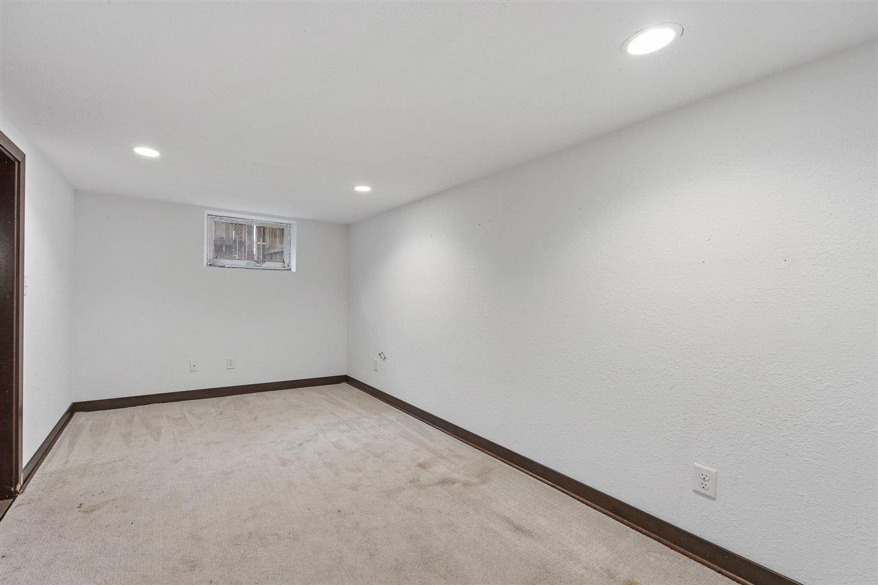 849 Center Point Road Northeast Cedar Rapids, IA 52402 - Photo 8 of 9 Gallery Image 8