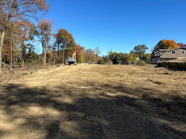 a view of a yard with a house