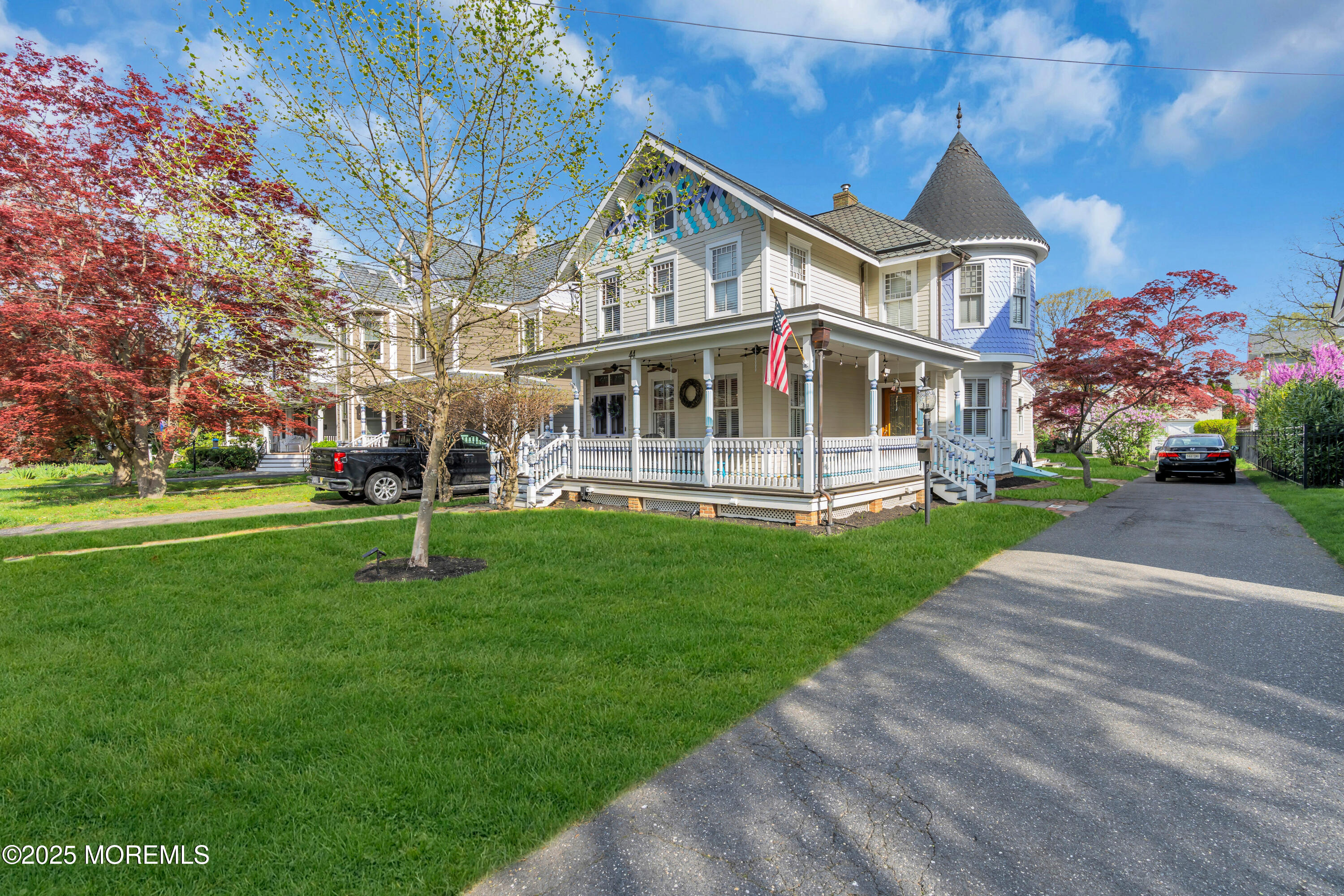 44 Irving Place Red Bank, NJ 07701 - Photo 5 of 74 a front view of a house with a yard